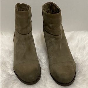 gray sixth avenue boots size 7.5